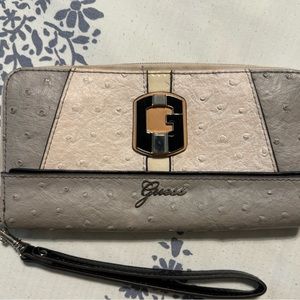 GUESS Clutch